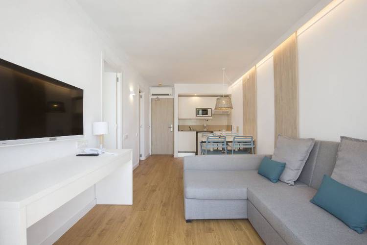 Apartment with balcony & pool view cabot hobby club apartments puerto pollença Apartment with balcony & pool view cabot hobby club apartments puerto pollença