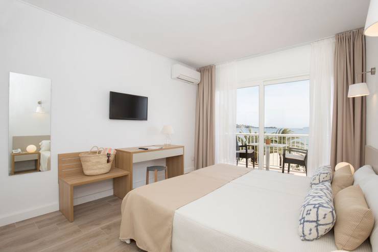 Twin/double with parcial sea views Cabot Romantic Puerto Pollença Twin/double with parcial sea views Cabot Romantic Puerto Pollença