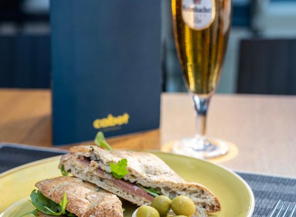 Caffetteria con terrazza esterna Cabot Cap de Mar Spa Cala Bona Caffetteria con terrazza esterna Cabot Cap de Mar Spa Cala Bona