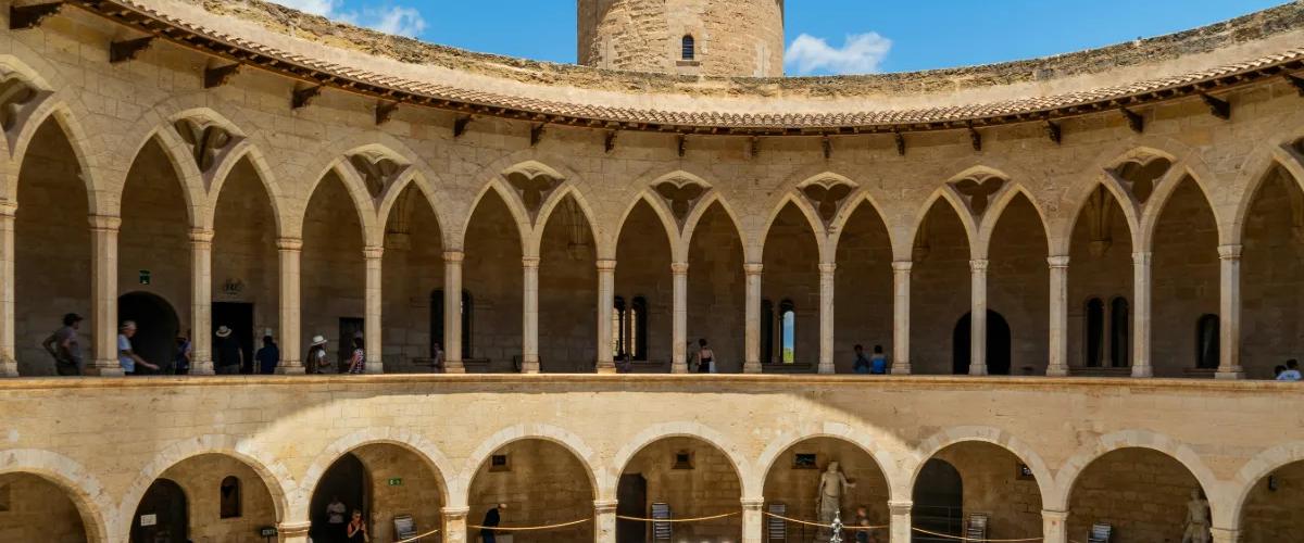 Besuch des Schlosses Bellver Geschichte und atemberaubende Ausblicke Cabot Hotels Besuch des Schlosses Bellver Geschichte und atemberaubende Ausblicke Cabot Hotels